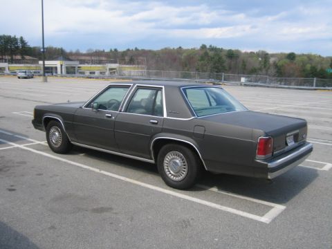 1991 Ford LTD Crown Victoria - This Ford sedan's boxy body style and taillights suggest an 1980s model, not a 1991 Crown Victoria.