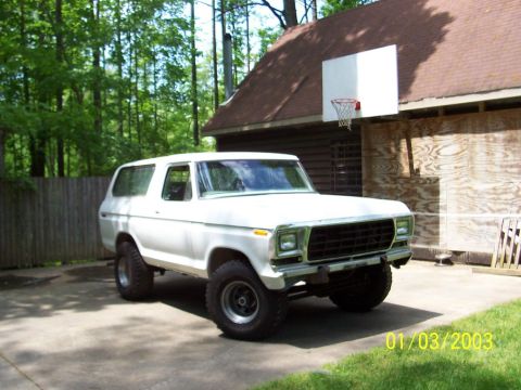 1979 Ford Bronco - 1979 Ford Bronco in front of a garage with a basketball hoop.
