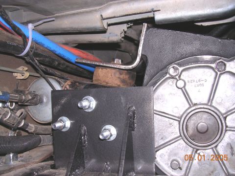 1994 Ford Bronco - I turned the stock lower mount 90 degrees and welded this 1/4 plate to the XM. then, using 3/8 bolts mounted it up.