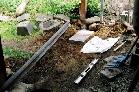 1976 Ford F-150 - Dig out a level line for cement blocks