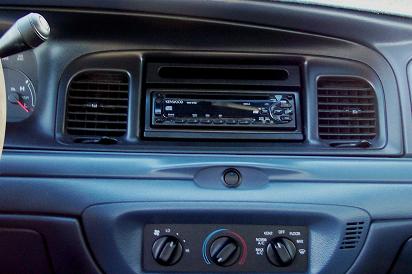 1999 Ford Crown Victoria - stereo1