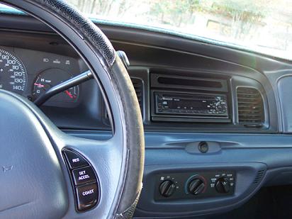 1999 Ford Crown Victoria - stereo2