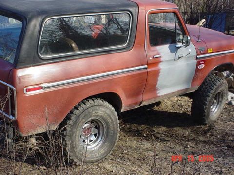1978 Ford Bronco - On Poser Rock...that rock actually makes Jeeps flex....Poor little things...LOL