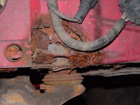 1994 Ford Bronco - driver side lwr core support