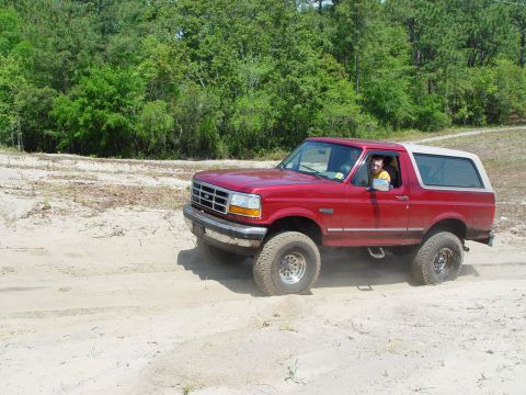1994 Ford Bronco - I didn't get too crazy out here. My OEM auto hubs suck and are slipping a bit. Not to mention I's a long walk home if I stick it with no he…