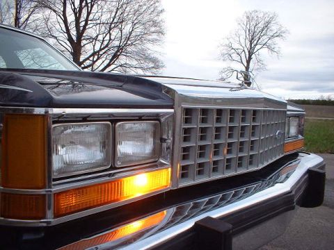 1984 Ford Crown Victoria LTD - I like the reflections in the polished chrome...