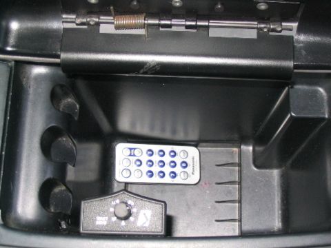 1999 Ford Taurus - Remote sub level control i mounted in the centre console... very handy.