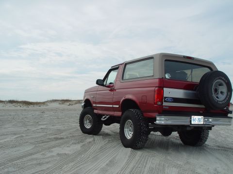 1994 Ford Bronco - Boy.. this would be perfect with a matching wheel and tire on the back!!!
