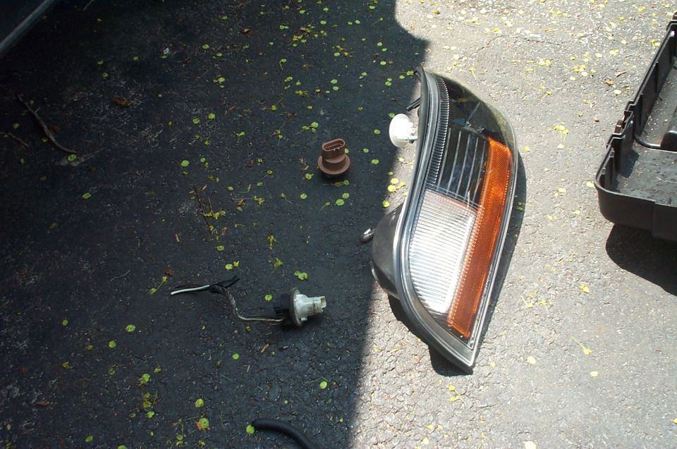 This is one of the corners, and since I didnt have a harness I used a corner plug from the 91, and one of the blinker plugs from my old set of headlights to my car.