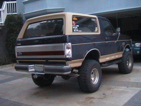 1991 Ford Bronco - This lifted Ford Bronco has a two-tone paint scheme and aftermarket wheels.