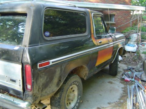 1979 Ford Bronco - This Ford Bronco appears to be a 1978 model, not a 1979 as claimed, based on its body style.