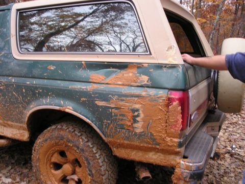 1990 Ford Bronco - Close up of my carnage