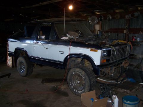 1983 Ford Bronco - Finally on 4 tires.