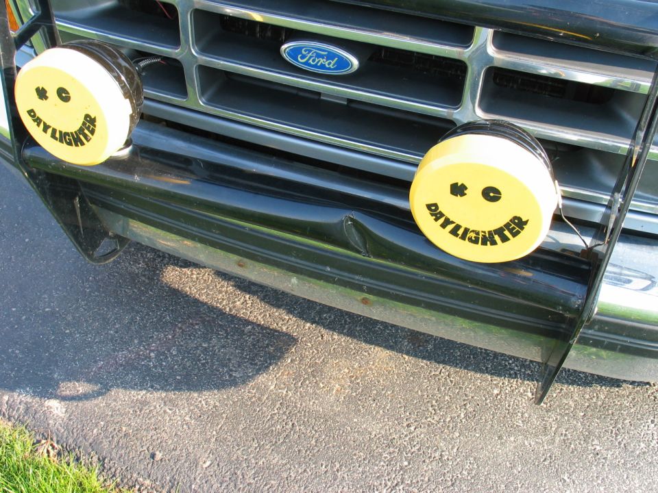 1995 Ford Bronco front bumper with smiley face Daylighter lights and dent