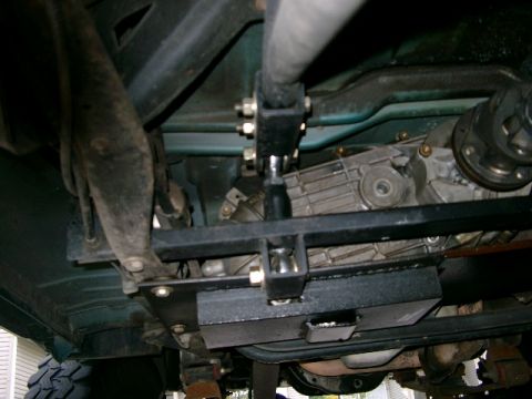 1996 Ford Bronco - Good view of bar and shackle assembly 1/2.