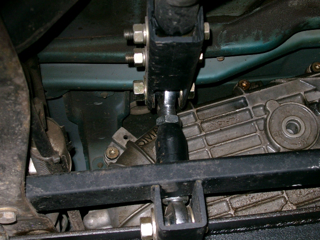 Good view of square tube and shackle assembly 2/2.