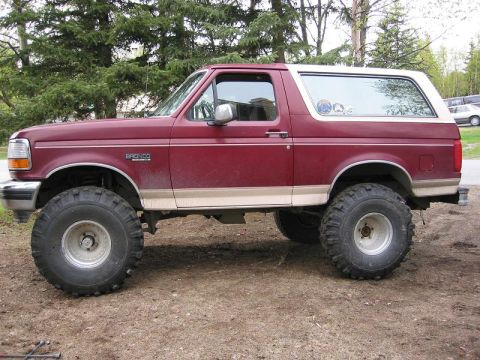 1993 Ford Bronco - Been working on my '85 Bronco so the front tires where off. I figured what the hell lets see if they fit the '93.. IT's got 6" lift and 35'…