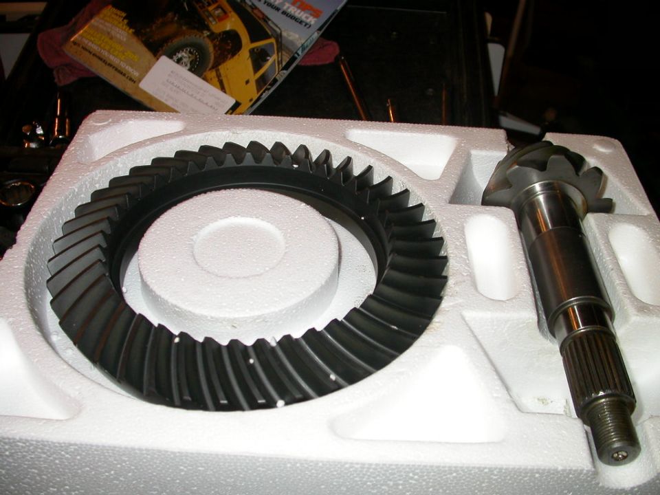 New  4.56 gears for the D44.  They look really small when compared to the 8.8 gears, especially the pinion.