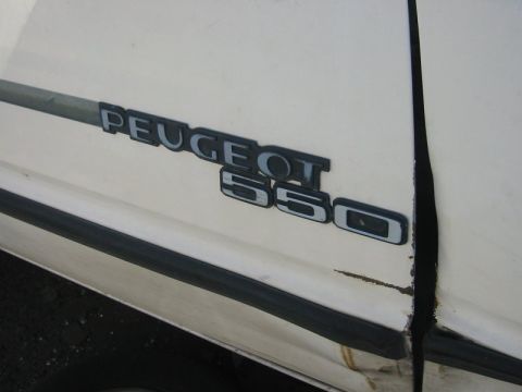 1985 Peugeot 505 - Shot of the lovingly handcrafted '550' door badge.