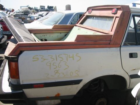 1985 Peugeot 505 - Side view of the bed area. Quality of workmanship aside, it actually doesn't look too bad.