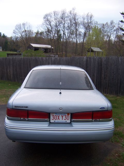 1995 Ford Crown Victoria photo