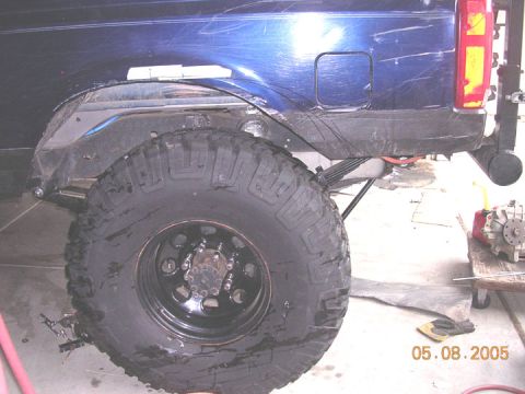 1994 Ford Bronco - A close-up view of the rear wheel and fender flare of a blue SUV, with a date stamp of 05.08.2005 visible in the lower right corner.