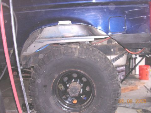 1994 Ford Bronco - drivers side cut. Hopefully this will be enuf. Still need to ramp it, to see how much inner I will have to cut.
