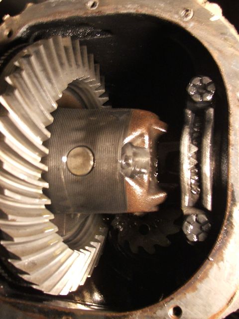1989 Ford Bronco - This image shows the internal components of a vehicle's differential, specifically the gears.