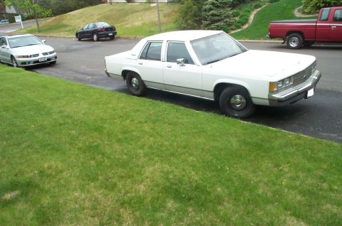 1991 Ford Crown Victoria LTD - ...Also voltage regulator blown, but the engine runs mint still :).