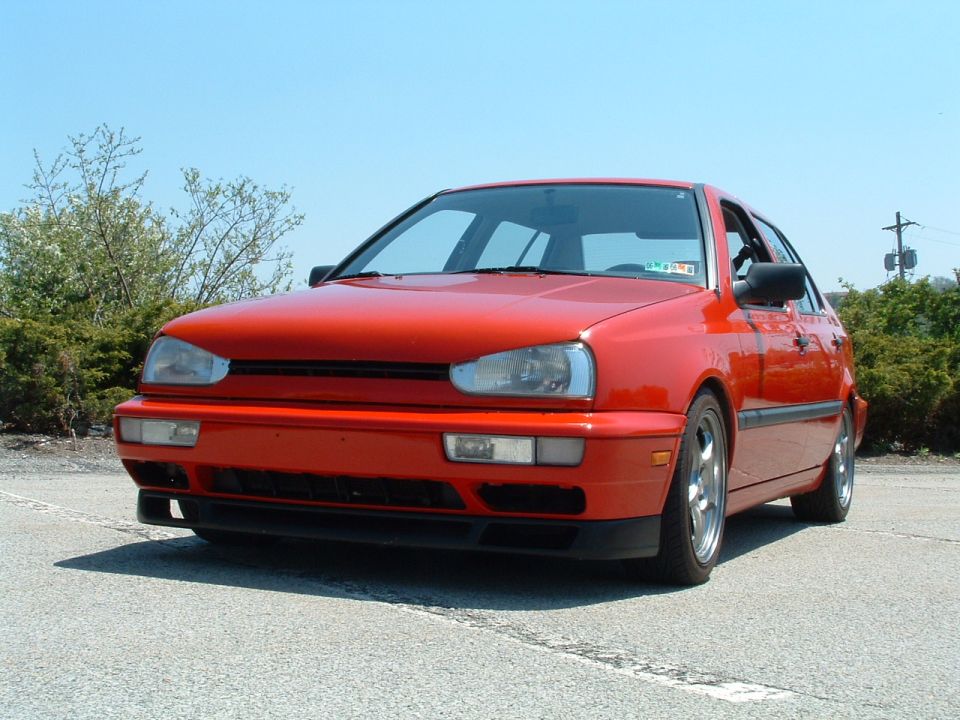 Red 1994 Volkswagen Jetta hatchback, front 3/4 view