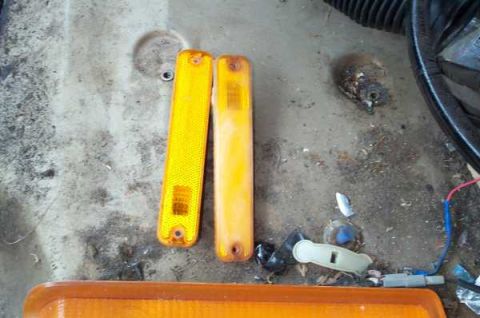 1979 Ford Bronco - Light on the left is nice, one on the right is kinda hazy, but no major cracks that I could see.