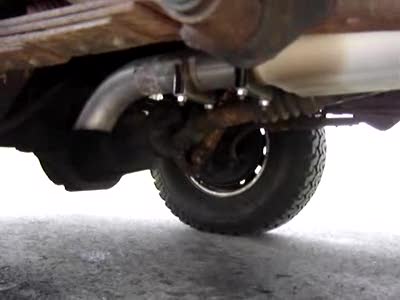 1990 Ford Bronco - Video/ sound clip down by exhaust exit.