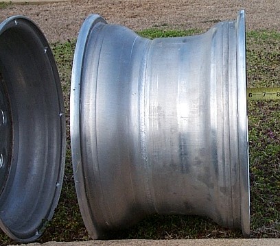 1963 Ford Fairlane - Front side depth on 15x10 Weld Draglights