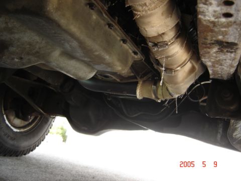 1990 Ford Bronco - Bassani y-pipe installed, wrapped with welding cloth.