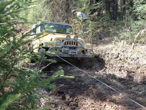 2000 Jeep TJ - winching up the hill
