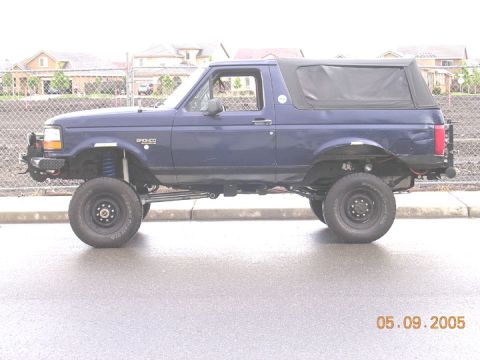 1994 Ford Bronco - finally got a chance to road test it and get a full side shot. Looks wierd with the small tires, and they dont show the stretch as wellbut…