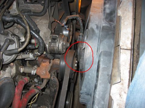 1989 Ford Bronco - T-bird fan held in place. There is very little room, 1-2 mm between the motor and the pulleys...not gonna work.
