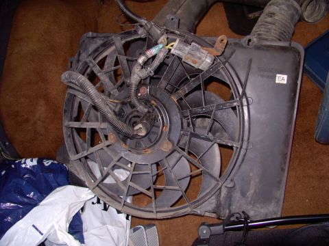 1986 Ford Bronco - The infamous Taurus 3.8 electric fan, with wirng harness, connectors and fuses.