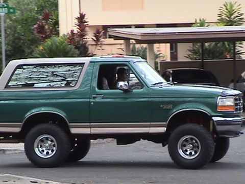 1996 Ford Bronco - 4' skyjacker suspension lift 33 x 12.50 r 15 procomp Xterrrain tires on Xtreme Alloy rims