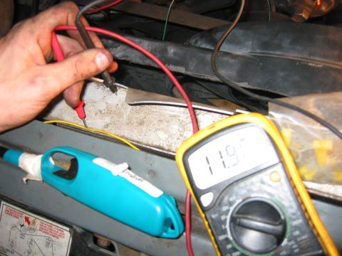 1989 Ford Bronco - This is the yellow wire from the fan controller that ties into the IGN ON blue/white wire by the FP/EEC relay. The glare on the meter is ha…