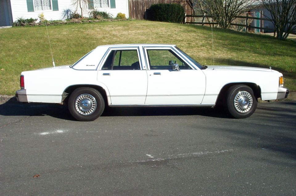 1991 Ford Crown Victoria LTD “Police Vicster”