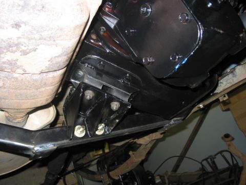 1981 Ford Bronco - Gussetted 205 mount. Mounting bolts in shear on this one as well.