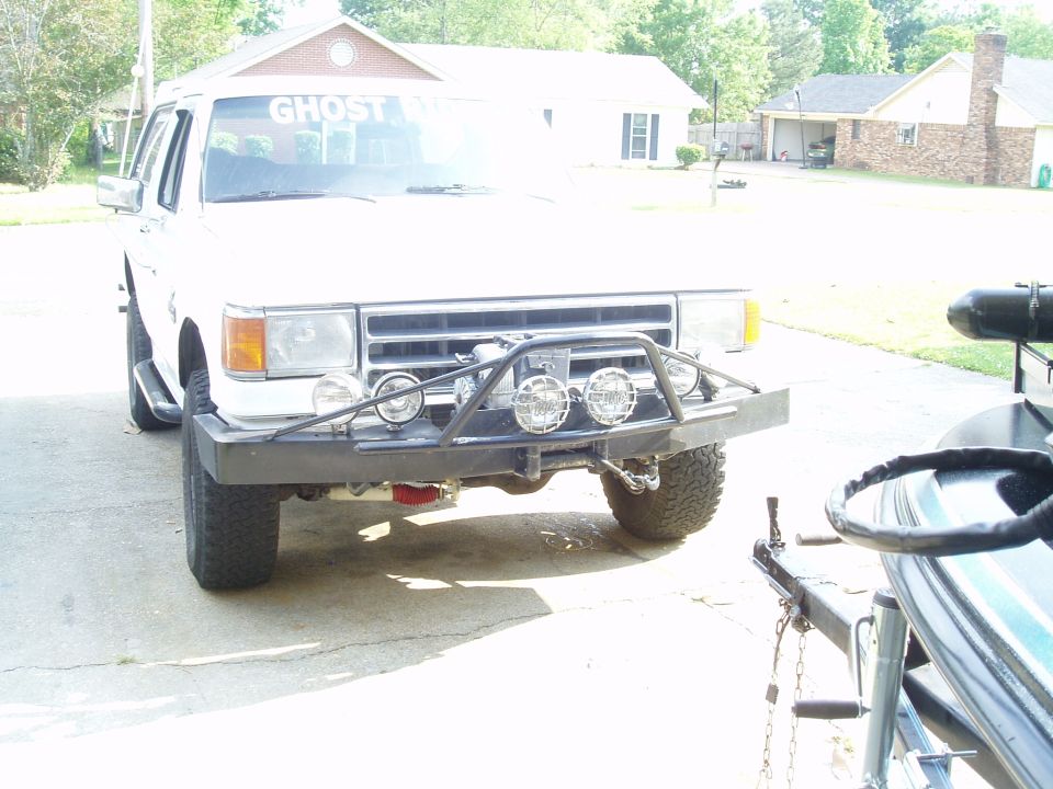 Lights up front, Warn floods for cornering, KC middle forlong range, and WallyWorld Blasters for xtra driving
