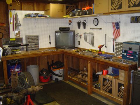 1989 Ford Bronco - Starting to add tools