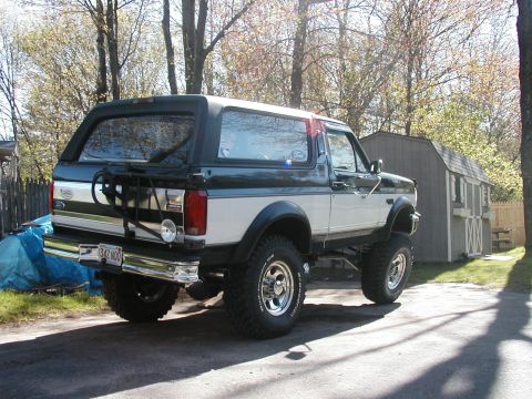 1994 Ford Bronco - This lifted 1994 Ford Bronco features a two-tone paint scheme and a rear-mounted spare tire carrier.