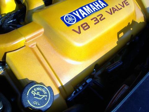 1997 Ford Taurus - Tighter, you can see the sparkling on teh oil filler cap.