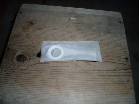 1990 Ford Bronco - intank filter that attaches to the bottom of the pump housing