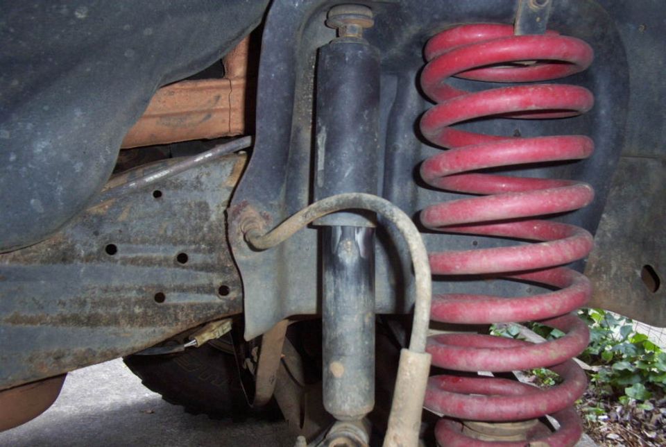 Stock right shock. Top bolt is 18mm and the shock is 15mm. The bottom nut and bolt are both 18mm.