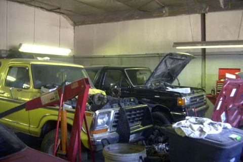 1989 Ford Bronco - Older model Bronco beside it, forget the year, but it had a 400 in it IIRC.
