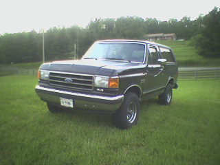 1989 Ford Bronco - Parked at The Home Place, Catawaba VA. Best eating anywhere!